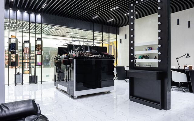 Salons, spas & showrooms
